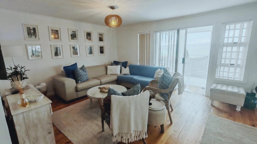 5 Bedroom Property for Sale in Reebok Western Cape
